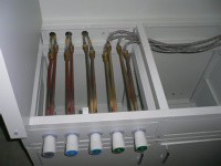 Дистанционное управление с передней панели шкафа краном для воды (газа, вакуума, воздуха)