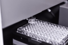 Загрузчик 96-луночных планшетов для проточного цитофлуориметра SinoCyte, автоматический, BioSino