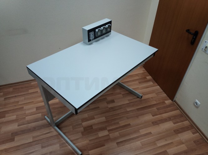 Стол лабораторный в комплекте с электроблоком (три розетки 250В/16A/2P+E (класс IP65)), столешница HPL, 1200x750x900 см, без тумбы, Bicasa