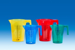 Кружка мерная VITLAB, синяя шкала, прямая ручка, 500 мл, PP, цветной комплект